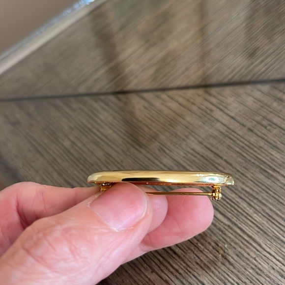 Vintage Gold-tone Oval Filigree Pin - Picture 14 of 15